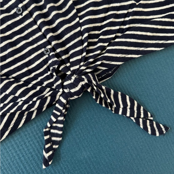 Gap linen tie-front navy and white striped camisole tank top - Picture 3 of 6